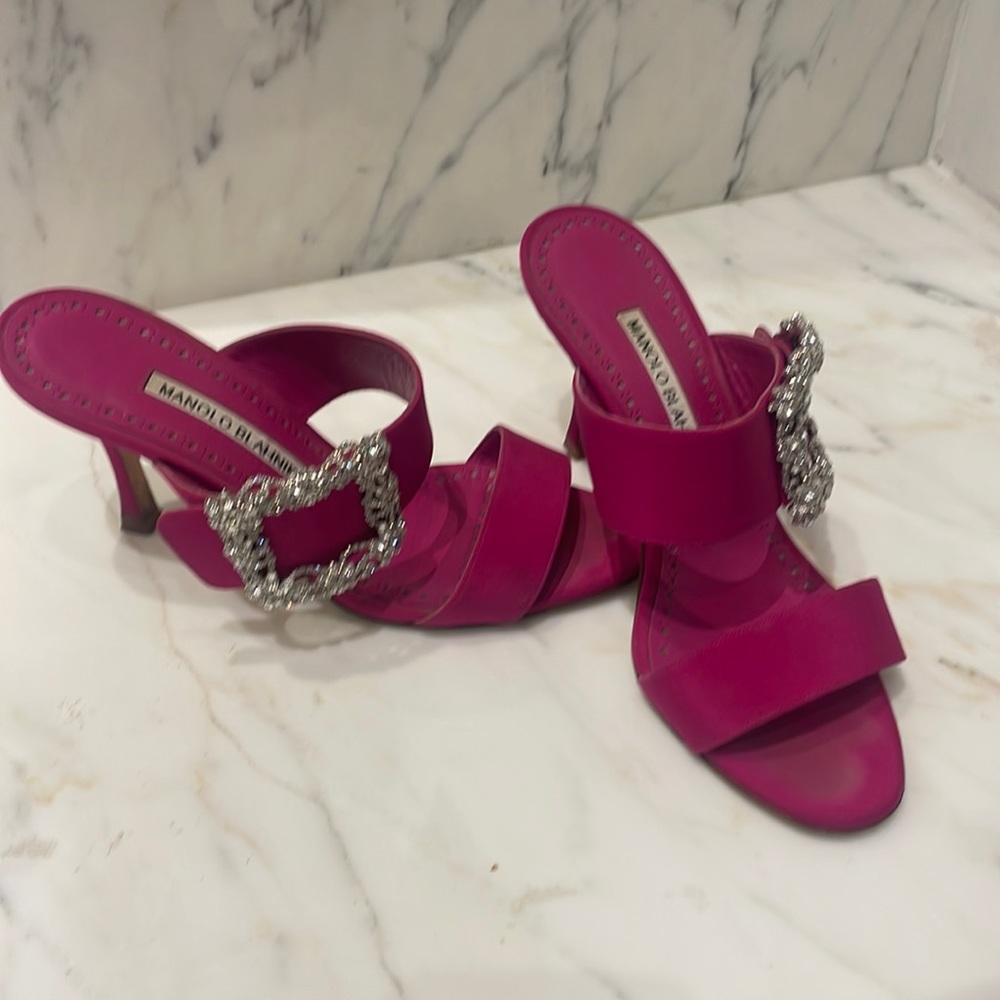 AUTHENTIC MANOLO BLAHNIK! gorgeous pink color in good condition!